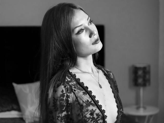 WitneyStoica - Live sex cam - 9547580