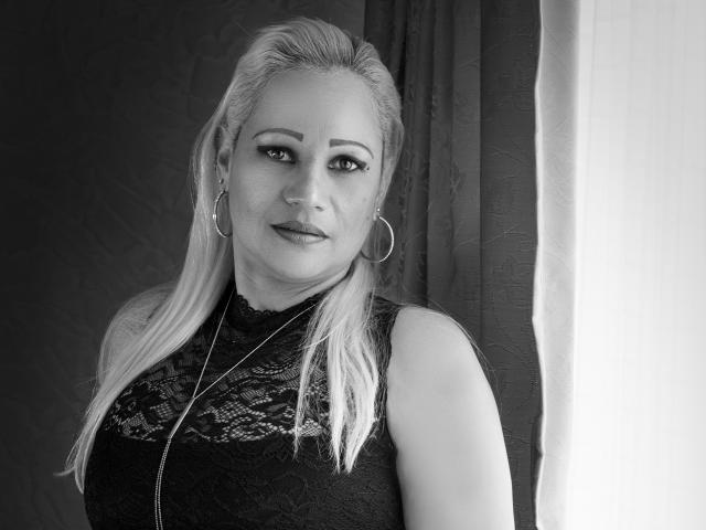 GianellaCox - Élő pornó és szexkamera - 9547924
