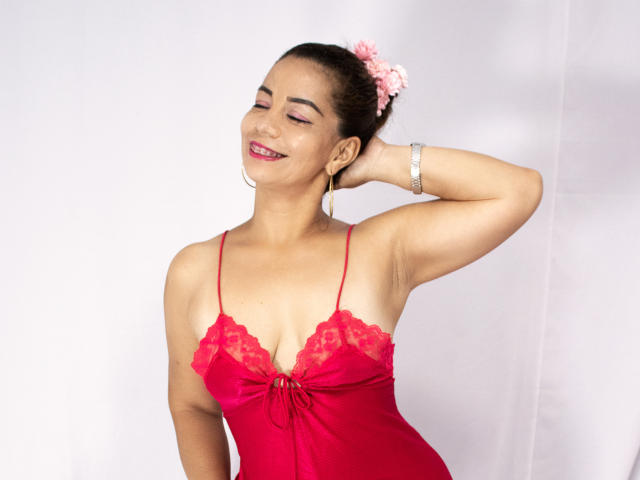 JuliemBom - Sexe cam en vivo - 9577532
