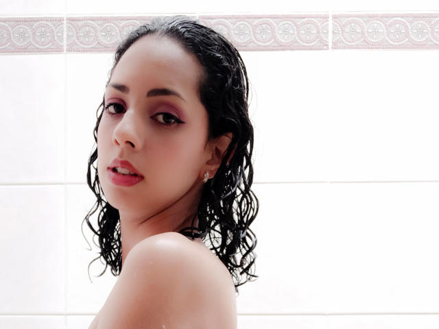 MoniqueCurlz - Live porno og sexkamera - 9581172