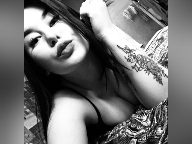 NikkiOhFbest - Live sexe cam - 9662545