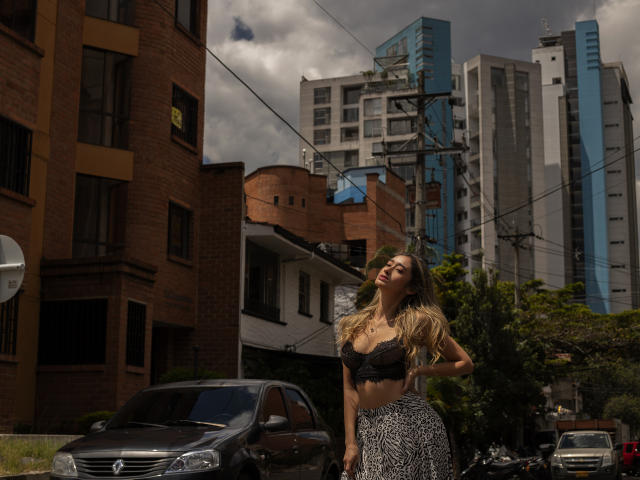 SusieThompson - сексуальная веб-камера в реальном времени - 9781525