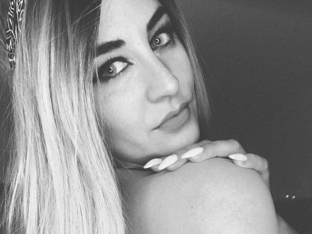 VickyBlackRose - Live sexe cam - 9808789