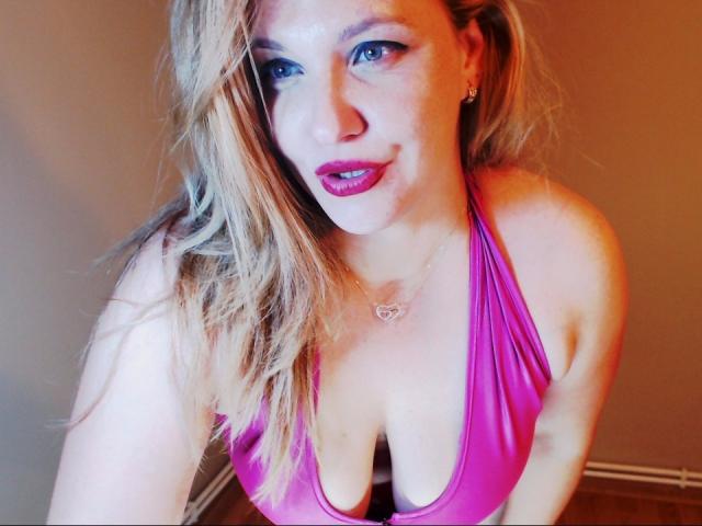 PoisonnBeauty - Live sex cam - 9852637