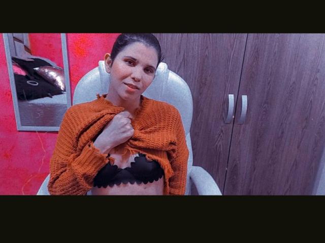 ErikaHill - Live sex cam - 9901609