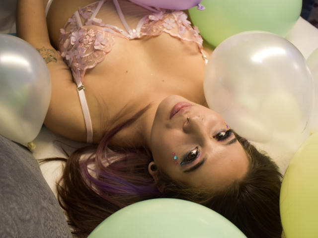 ChloeLavigne - Live porn &amp; sex cam - 9938625