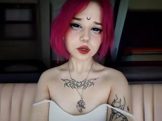 MollyKisKiss