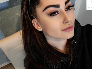 IrisBrunette