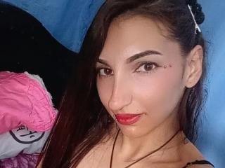 Live porno of TheHottestBlonde, this vigorous body shaved pubis ...